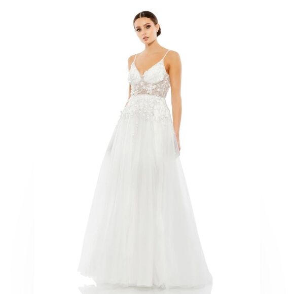 Mac Duggal APPLIQUED V NECK SLEEVELESS OPEN BACK A LINE GOWN embellished dress - Picture 1 of 16